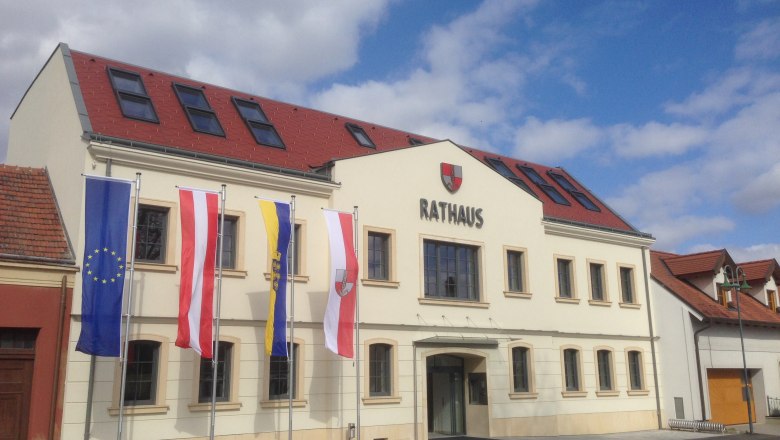 rathaus01, © Marktgemeinde Leopoldsdorf rathaus01, © Marktgemeinde Leopoldsdorf