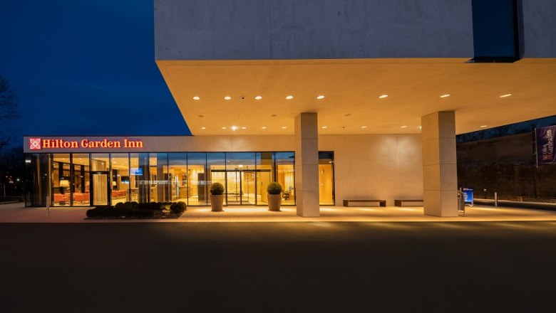 Der Eingangsbereich zum Hilton Garden Inn, © Hotel Hilton Der Eingangsbereich zum Hilton Garden Inn, © Hotel Hilton