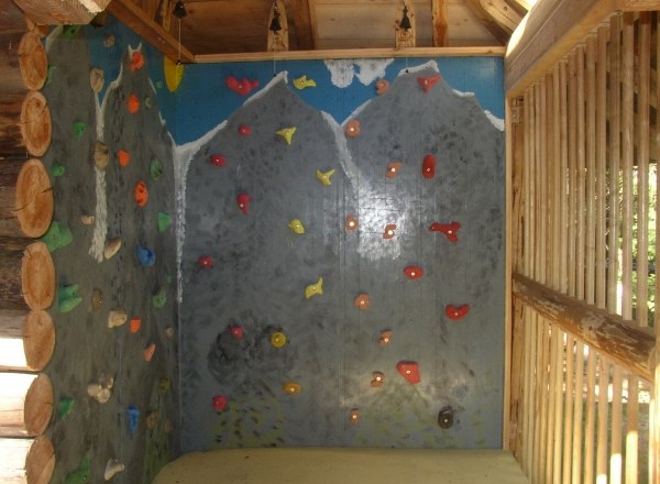 Freizeit: Klettern, Kinderspielplatz, Mountainbike, © Gföhlberghütte Freizeit: Klettern, Kinderspielplatz, Mountainbike, © Gföhlberghütte