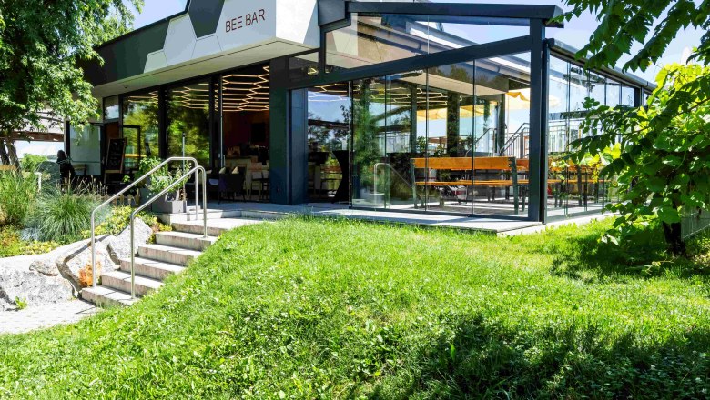 Die Bee Bar in Klein-Pöchlarn an der Donaulände, © Robert Herbst Die Bee Bar in Klein-Pöchlarn an der Donaulände, © Robert Herbst