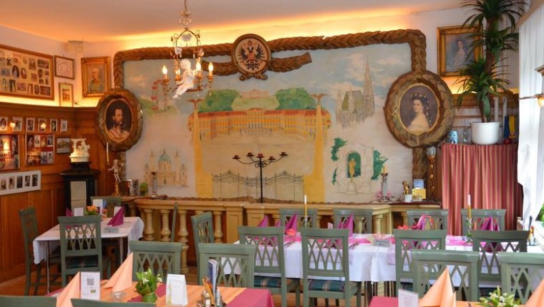 Schloss Schönbrunn im Hintergrund & Wien Impressionen, © Restaurant Kaiserziegel Schloss Schönbrunn im Hintergrund & Wien Impressionen, © Restaurant Kaiserziegel