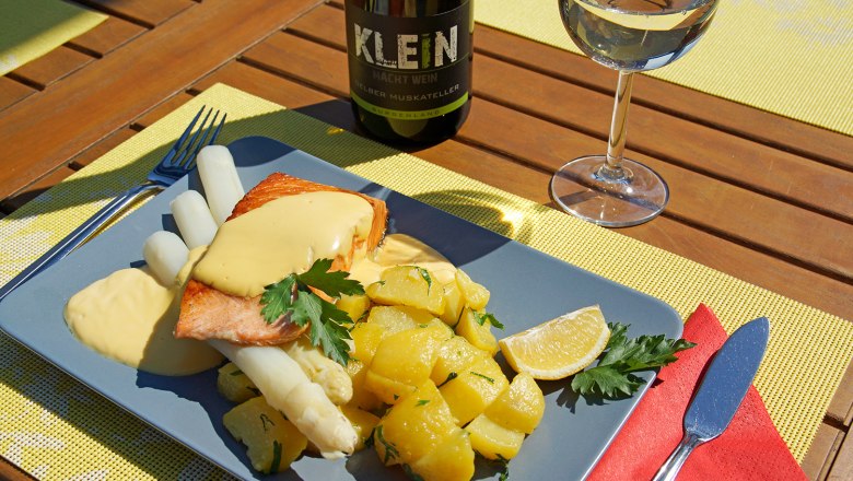 Fischgericht mit Spargel Restaurant Treno Orth an der Donau, © Alfred Güll Fischgericht mit Spargel im Restaurant Treno Orth an der Donau