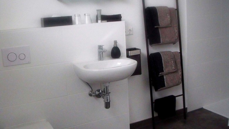 Bad mit Dusche, WC, © Scherer Living, Bad mit Dusche, WC, © Scherer Living,