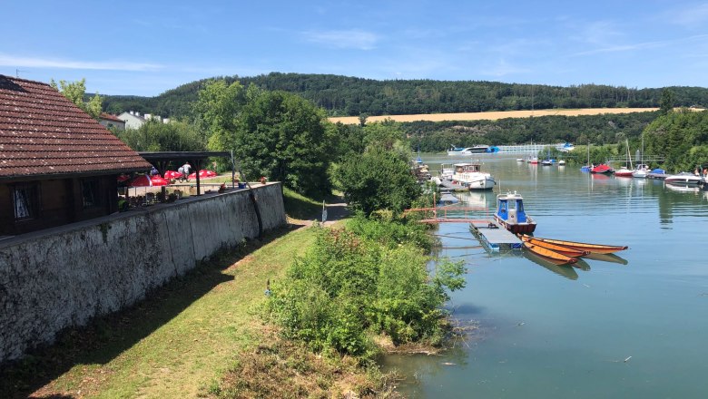 Der Hafenwirt in der Erlaufmündung in Pöchlarn, © Donau NÖ Tourismus GmbH Der Hafenwirt in der Erlaufmündung in Pöchlarn, © Donau NÖ Tourismus GmbH