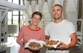 Nussland, die Nussknacker die veredeln, © Franz Crepaz Nussland, die Nussknacker die veredeln, © Franz Crepaz