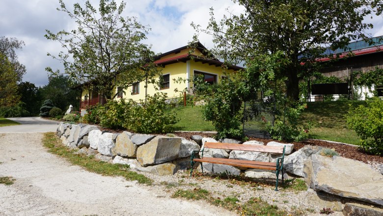 Rosenbänkchen, © Fam. Büchinger Rosenbänkchen, © Fam. Büchinger