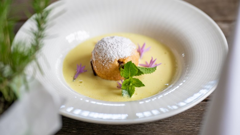 Restaurant Kräutergarten, Schloss Hof, © Zsolt MARTON Speise im Restaurant Kräutergarten