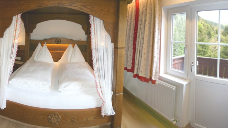 Apartment 4, © Marianne Gschaider Gemütliches Schlafzimmer mit Himmelbett und Balkonblick ins Grüne.