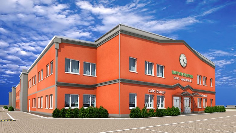 Hotel Winrooms in Wiener Neustadt, © Winrooms Betrieb GmbH Außenansicht des Hotel Winrooms in Wiener Neustadt mit orangefarbener Fassade und Uhr.