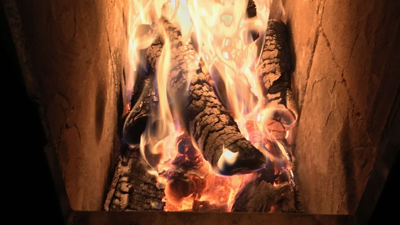 Holzofen in Betrieb, © Christoph Gabrisch Holzofen in Betrieb, © Christoph Gabrisch