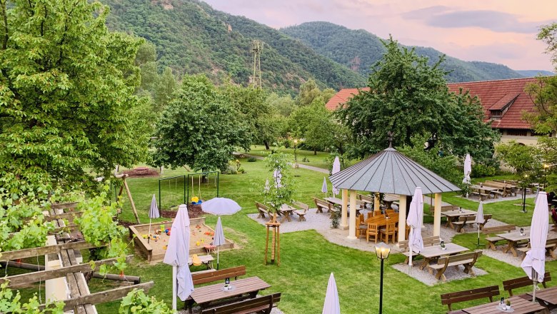 Heurigengarten Hermenegild Mang, © Weingut Mang Heurigengarten Hermenegild Mang, © Weingut Mang