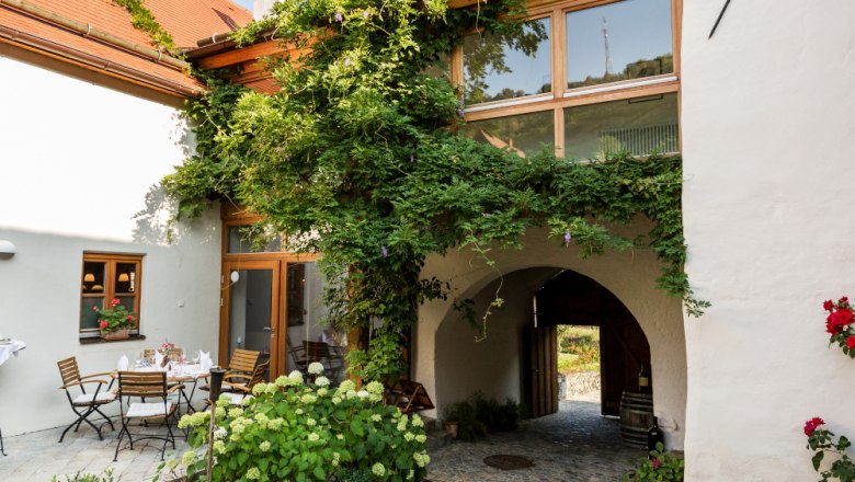 Torbogen innen im Weingut Nigl, © Weingut Nigl GmbH Torbogen innen im Weingut Nigl, © Weingut Nigl GmbH