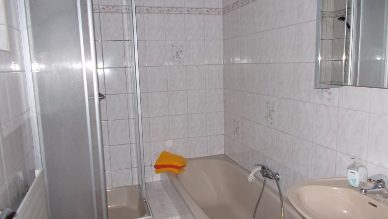 Fewo-Obstgarten_Bad, © Biobauernhof Mayerhofer Fewo-Obstgarten_Bad, © Biobauernhof Mayerhofer