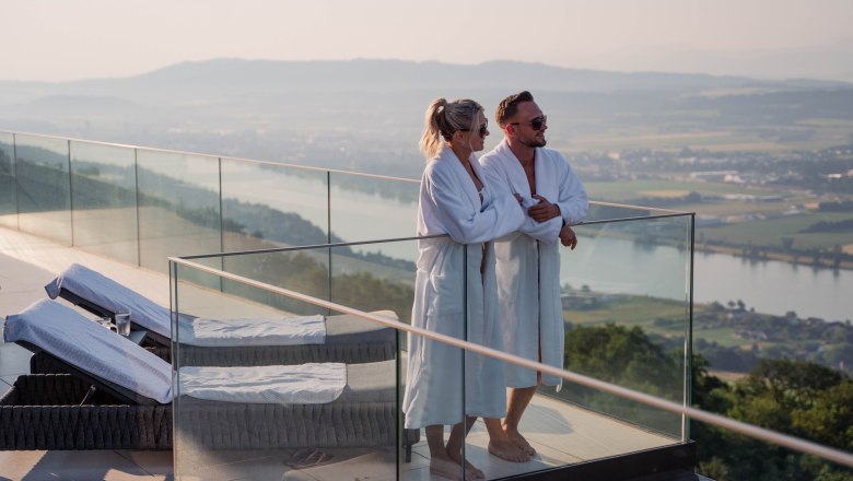 Infinity Pool außen Hotel Schachner, © Hotel Schachner/MIKUmedia Infinity Pool außen Hotel Schachner, © Hotel Schachner/MIKUmedia