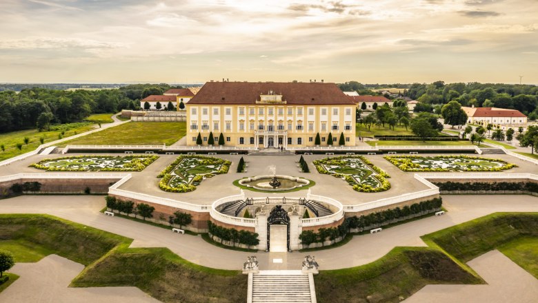 Schloss Hof zählt heute zu den bedeutendsten Barockbauten Österreichs, © Donau Niederösterreich/Robert Herbst Außenaufnahme Schloss Hof mit Blick in den Garten, Barock