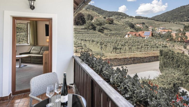 Balkon eines Zimmers im Haus Winzerin, © Familie Nothnagl