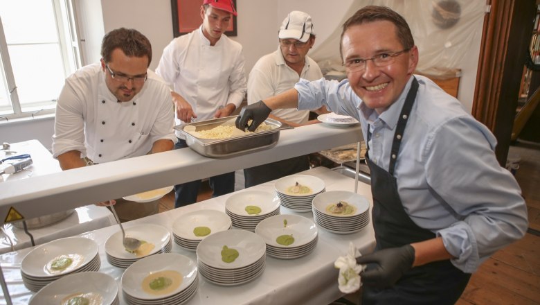 Genusstafel, &copy; Helge W&ouml;ll