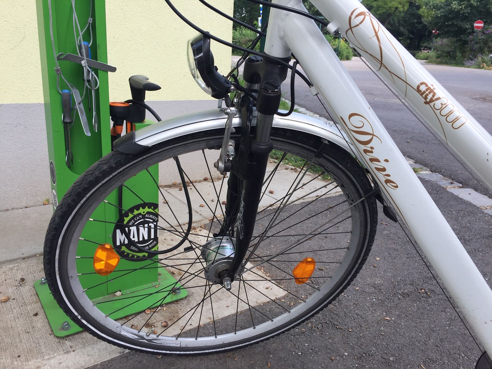 td-radradreparatur-donauradweg-5-c-hoelterer-donau-noe-tourismus