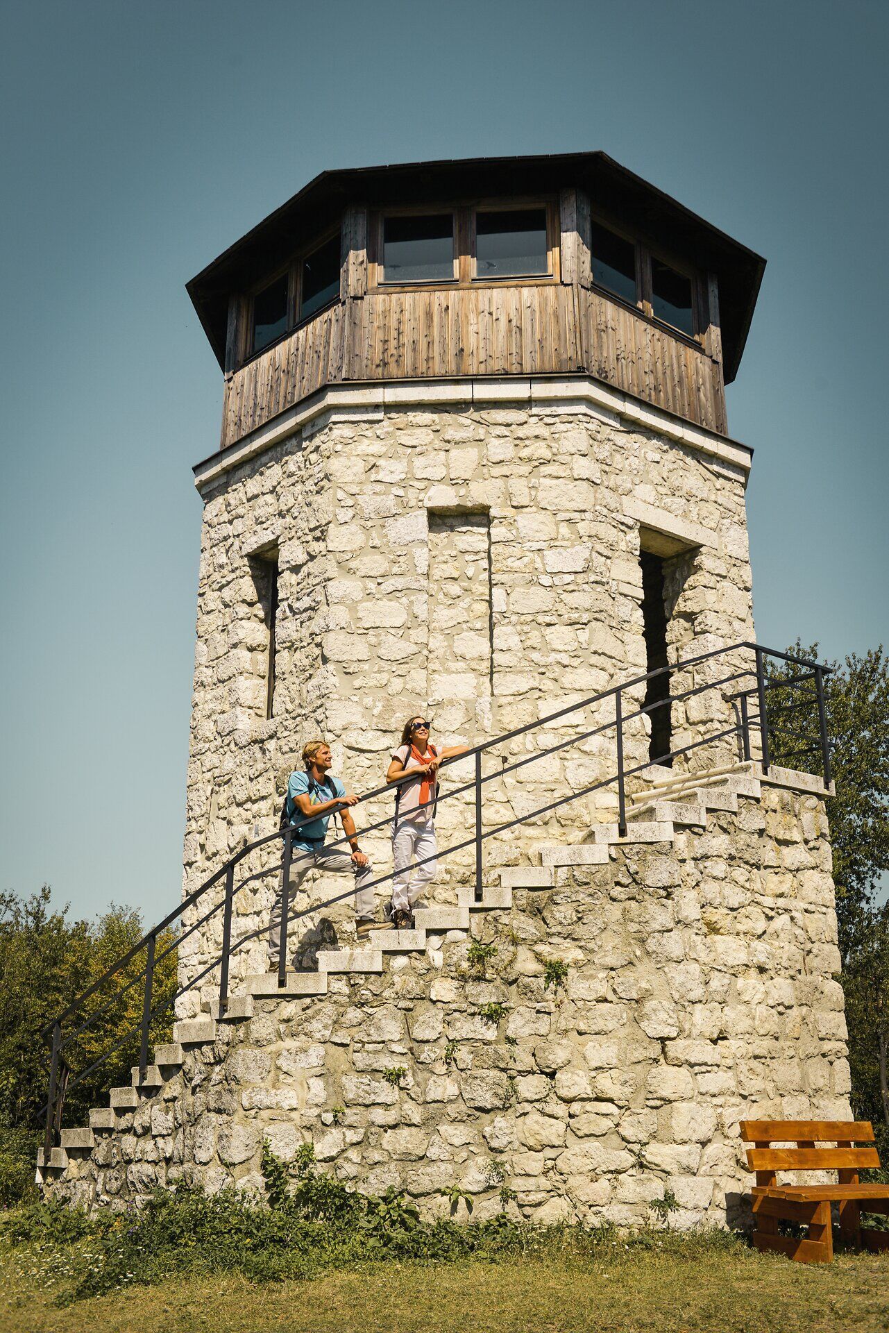 Pärchen auf den Treppen der Kaiser Franz Josef Warte