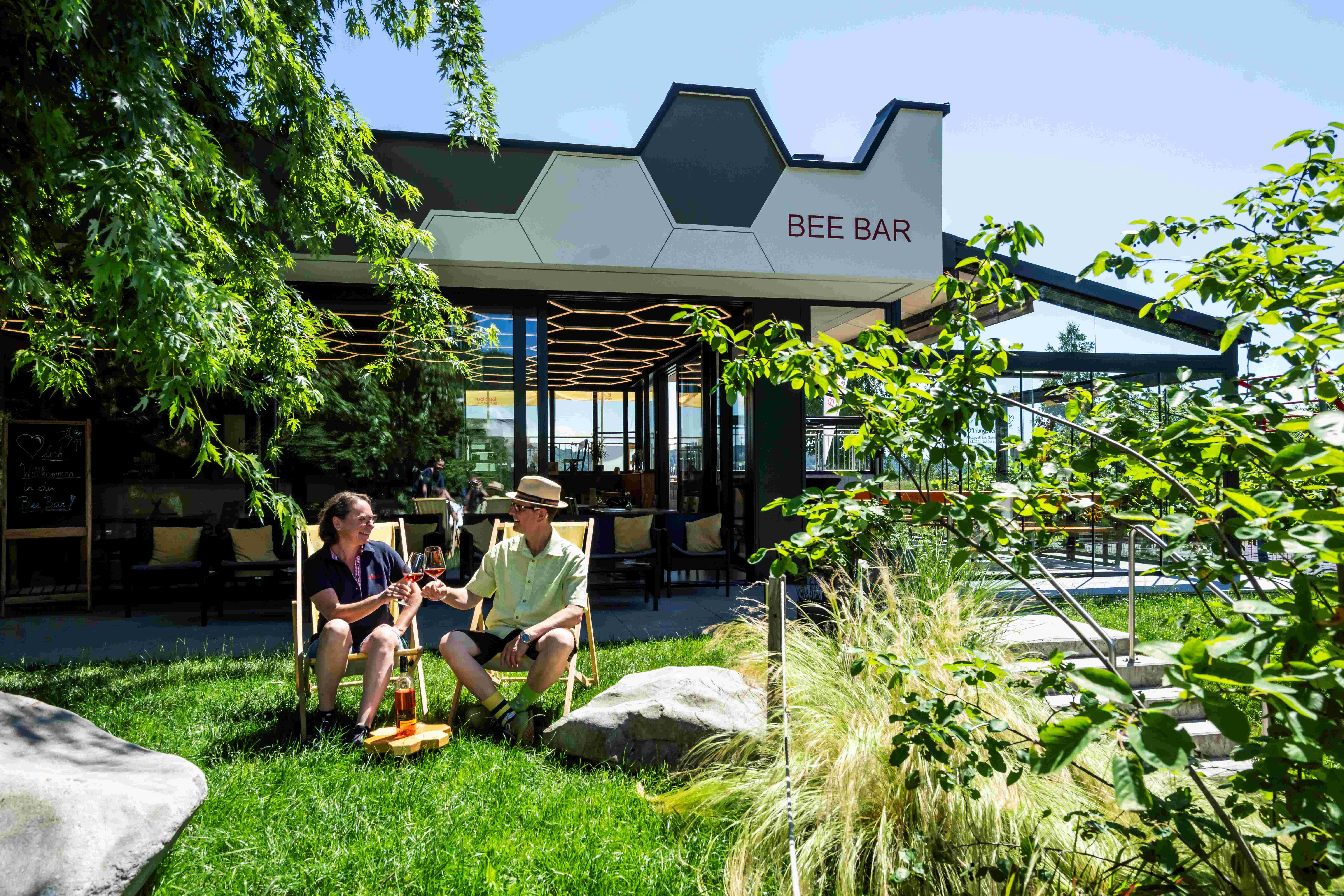 Im Garten vor der Bee Bar