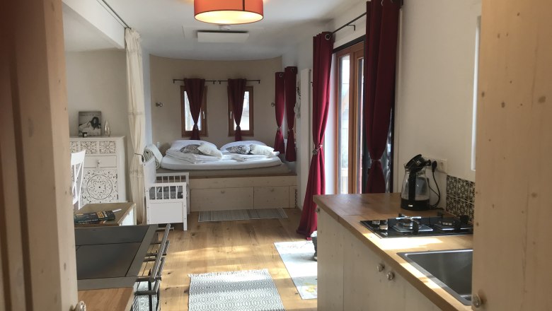 Wohn- und Schlafbereich Rosenrot, &copy; Bauer-Wolf