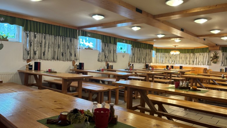 Innenansicht Heurigen Berger in Atzenbrugg, &copy; Heuriger Fam. Berger