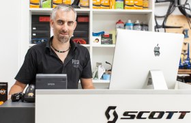 Inhaber Florian Posh im Shop, &copy; Florian Posh