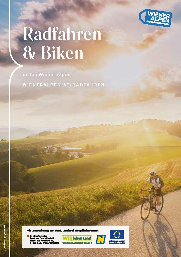 Coverbild: Radfahrende im Abendlicht. Im Hintergrund grüne hügelige Landschaft. 