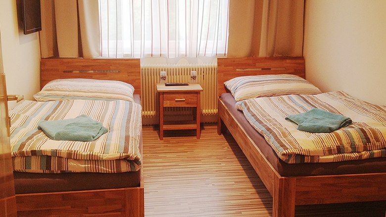 Schlafzimmer Einzelbetten, &copy; GasthausSchmidtmayer