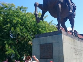 Tulu Tour beim Reiterdenkmal Tulln, © Stadtgemeinde Tulln