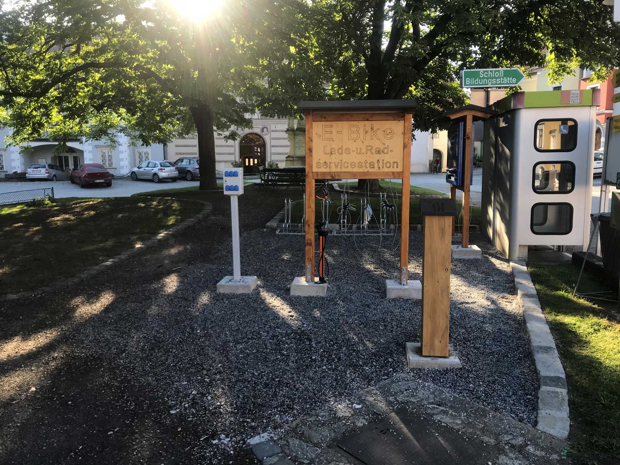 E-Bike Ladestation und Fahrradservicestation