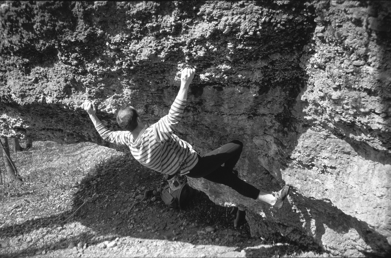 Im Bouldergebiet Steinwände