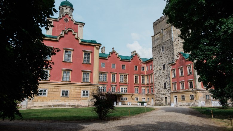 Schloss Prugg - Au&szlig;enansicht