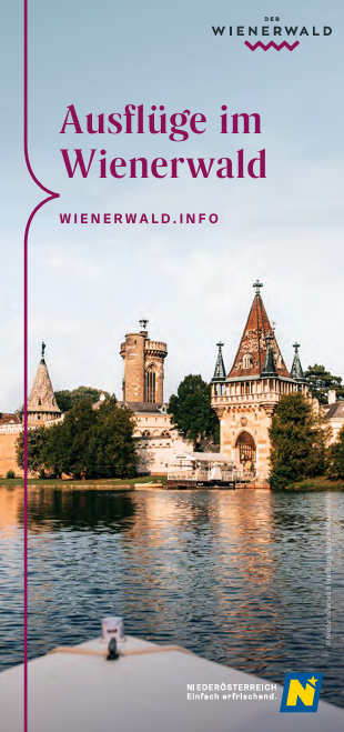 Cover: Märchenhaftes Schloss Laxenburg, wo sich die Türme und die Hängebrücke der Franzensburg im Wasser spiegeln. 