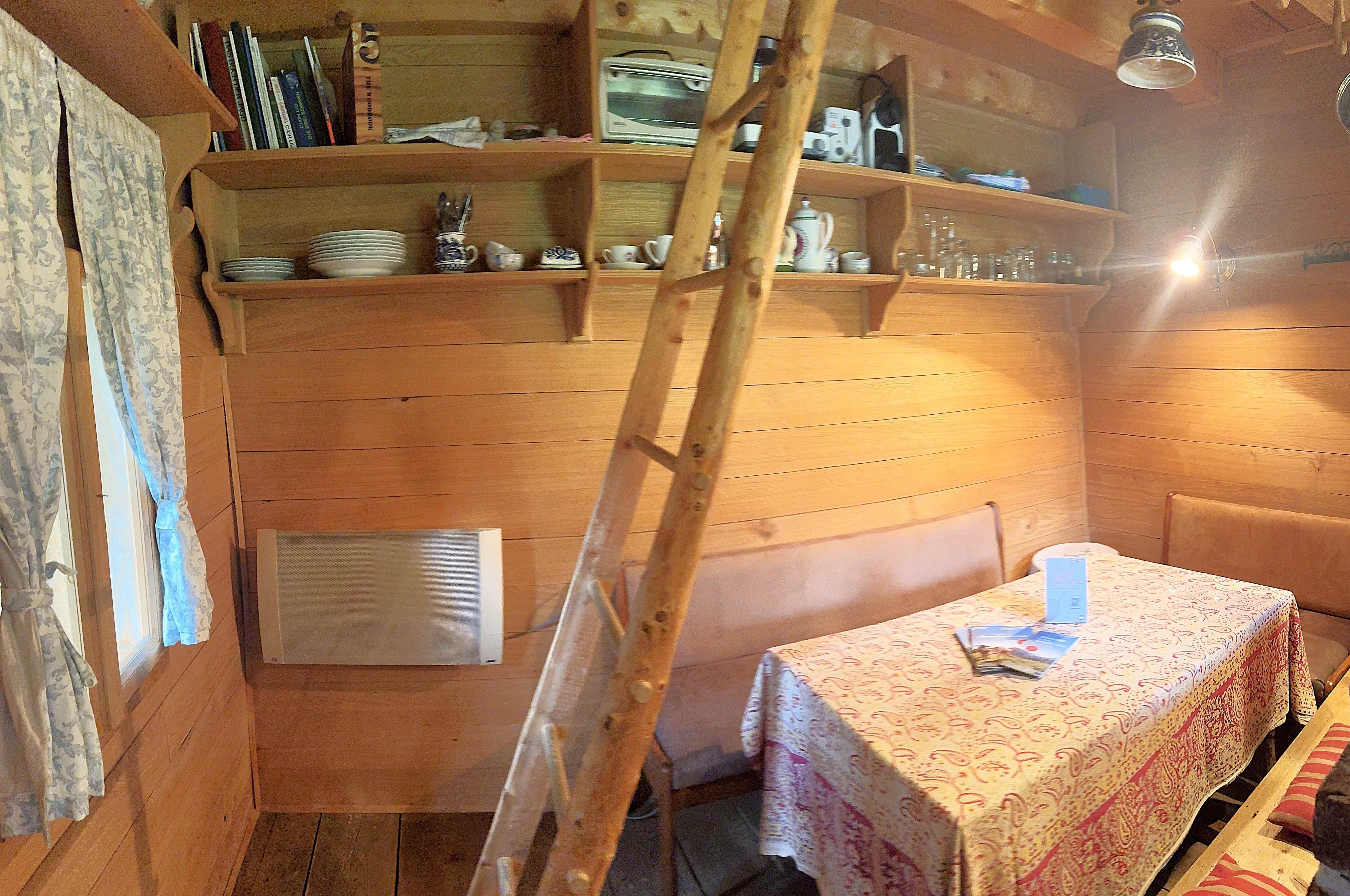 Sitzecke in der Holzknechthütte