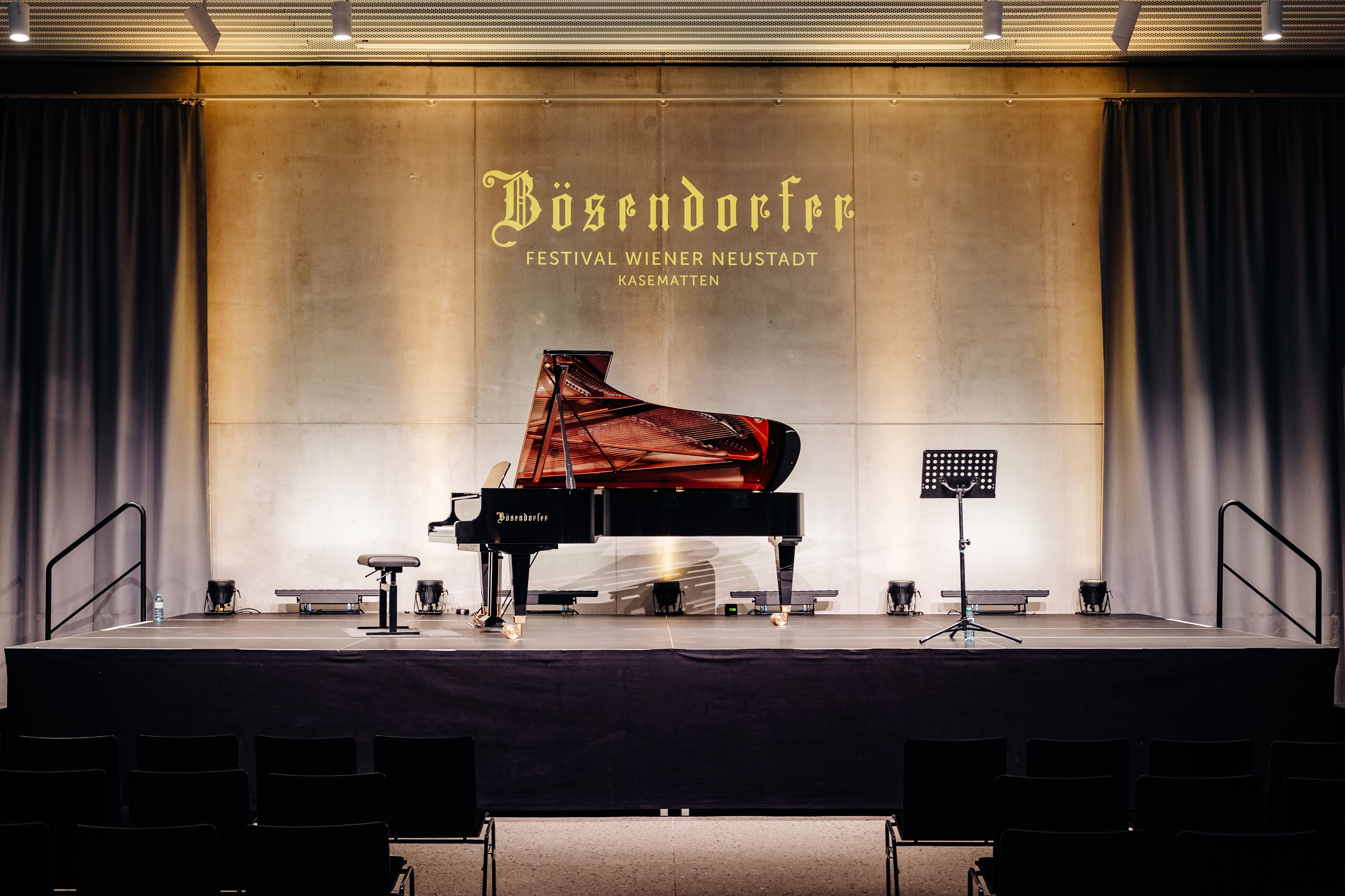 Bösendorfer Flügel auf der Bühne der Kasematten