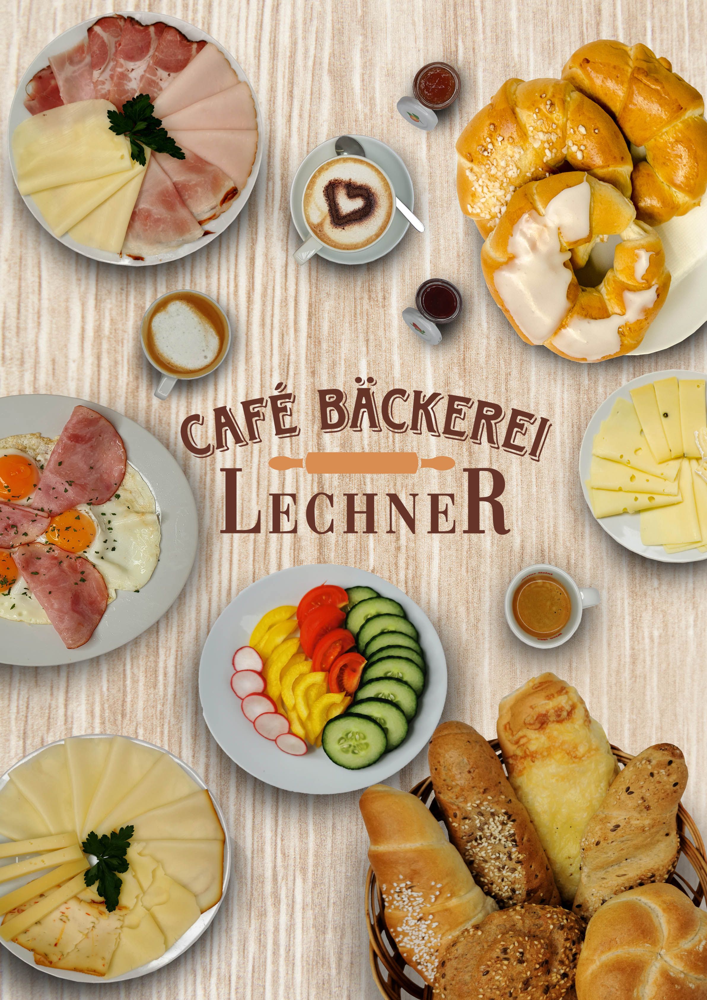 Verschiedene Frühstücksgerichte und Getränke auf einem Holztisch im Café Bäckerei Lechner.