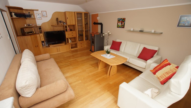 Wohnzimmer in der Ferienwohnung Steiner, &copy; Gertrude Steiner