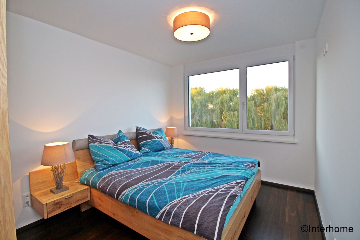 Schlafzimmer mit Doppelbett