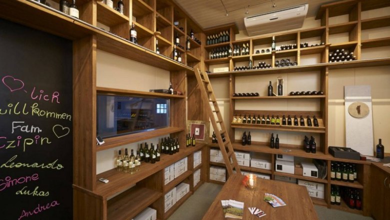 Weinsortiment beim Czipin, &copy; WEINerLEBEN Czipin