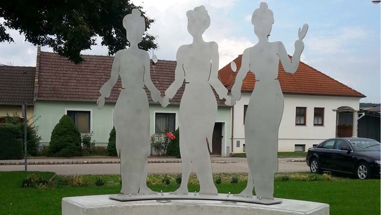 „Drei Frauen“ in  Frauendorf an der Schmida, © Gemeinde Sitzendorf/ Schmida