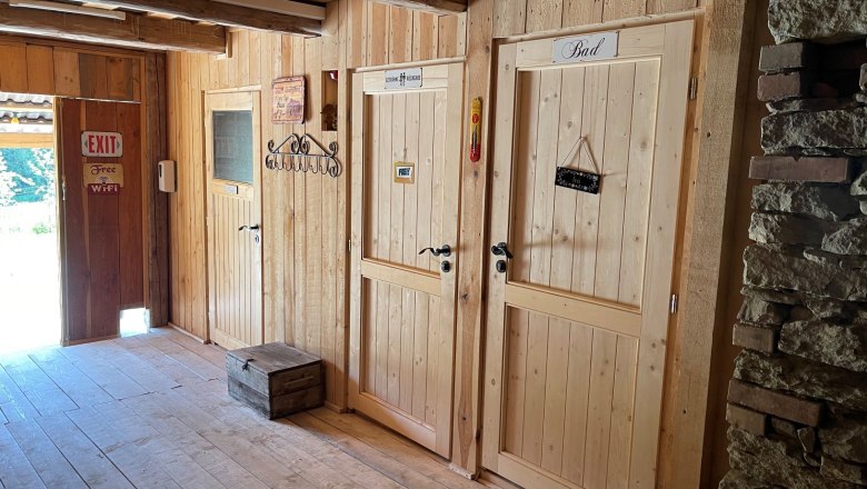 Gemeinschaftsbad & WC, &copy; Els-kwatawa Ranch