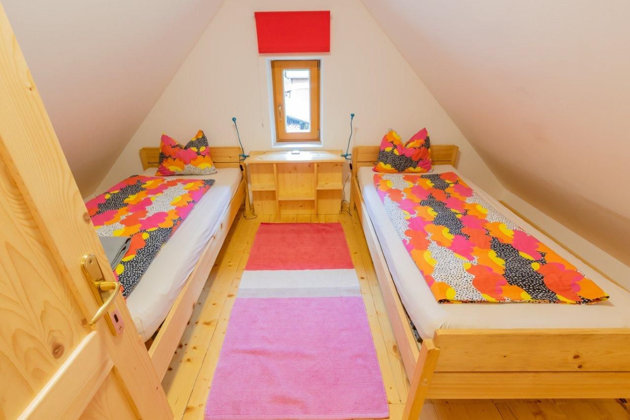 Zimmer mit zwei Einzelbetten
