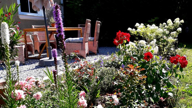 Der 1000m2 gro&szlig;e Garten ist von "Natur im Garten" ausgezeichnet., &copy; U.E.