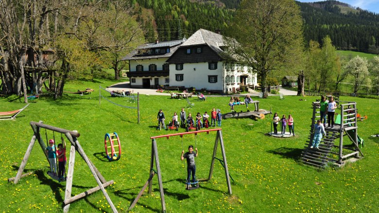 Ein Abenteuerspielplatz direkt vor der Haust&uuml;r, &copy; Pension Kobichl