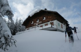 &Ouml;hlerschutzhaus im Winter schneebedeckt