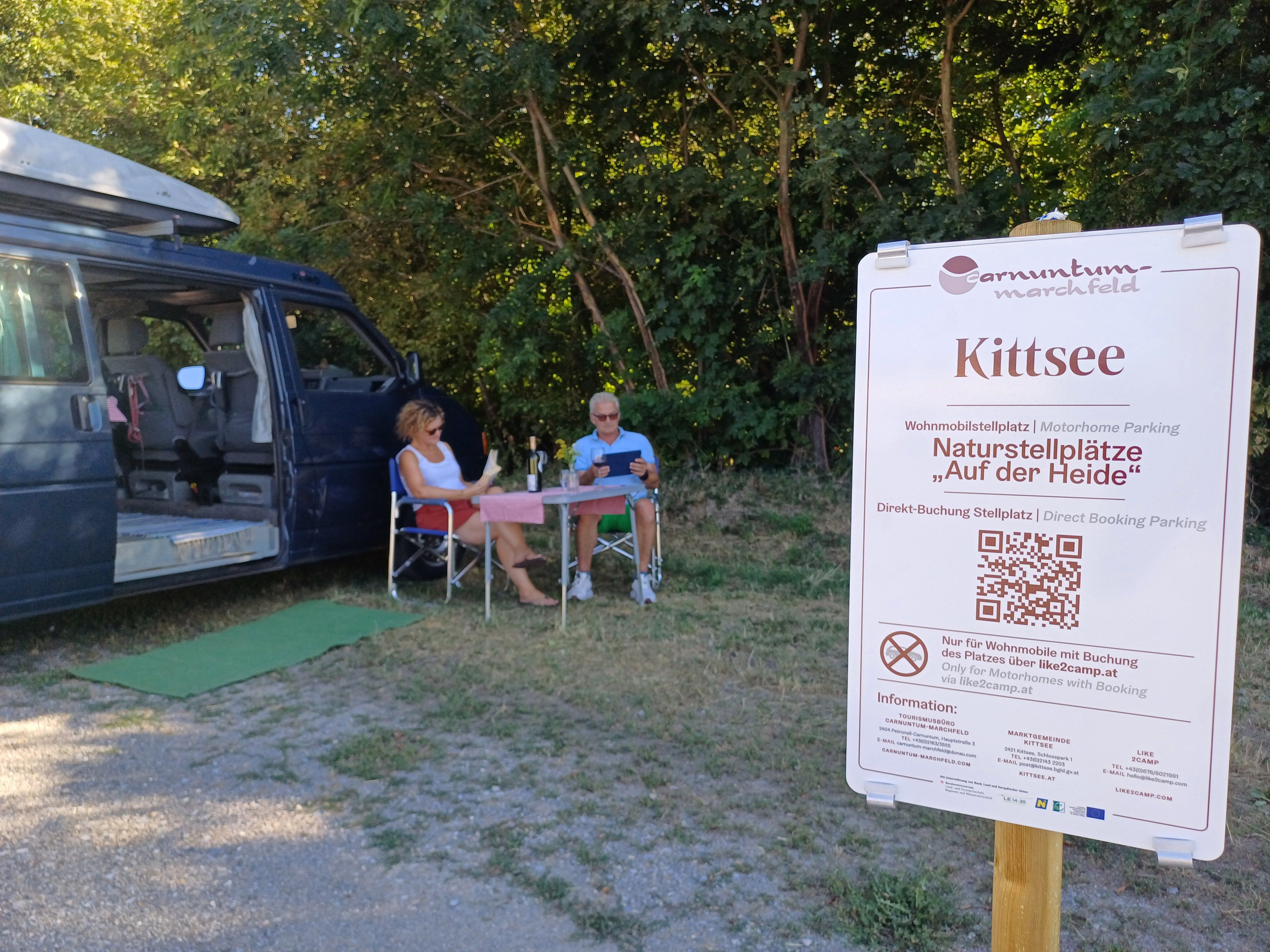 Wohnmbobil mit Personen 