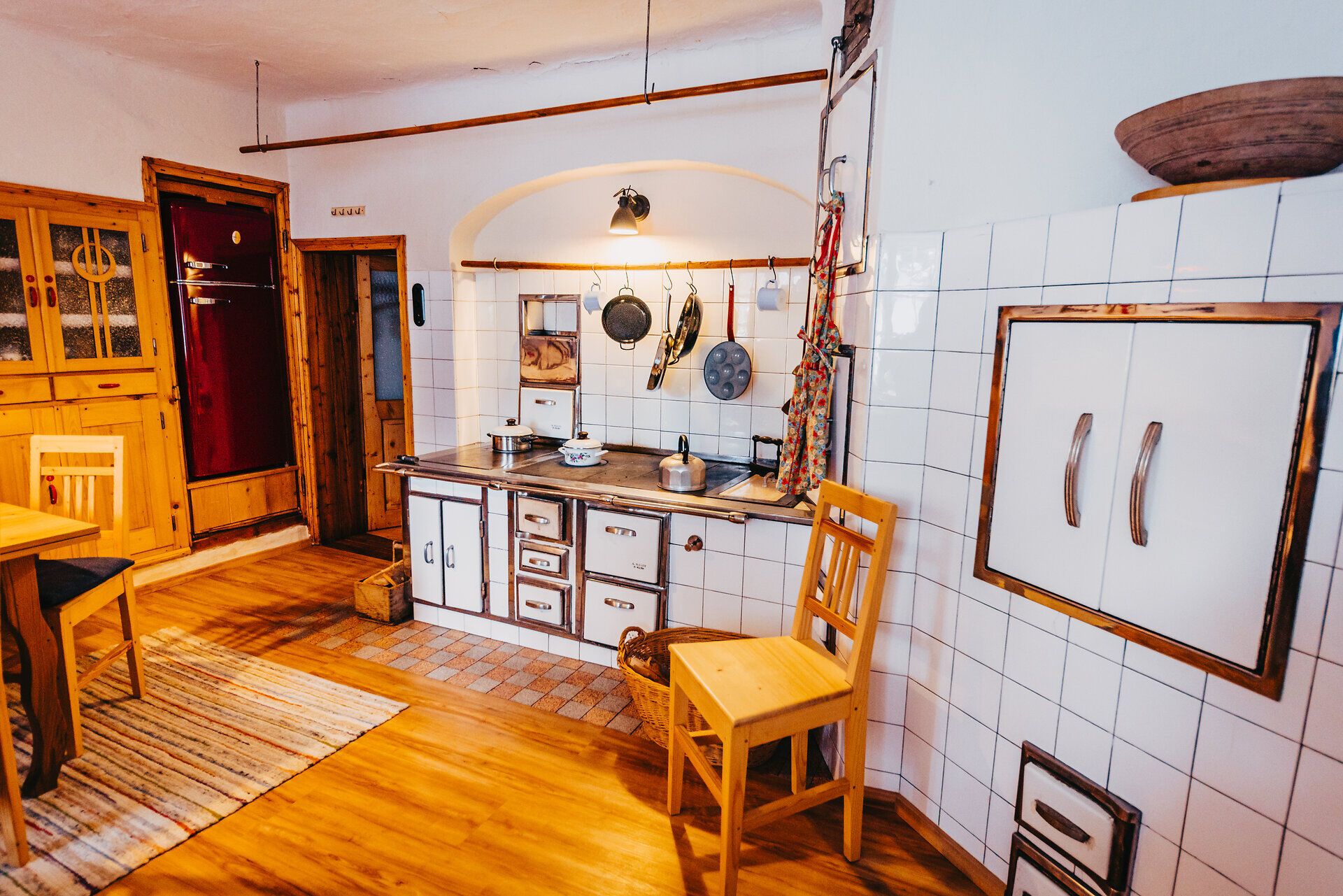 Küche mit altem Holzofen