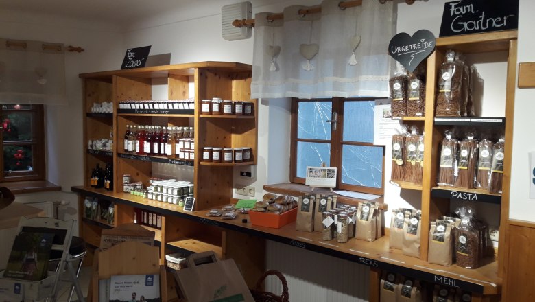 Produkte im Hofladen Maria Laach, &copy; Auer Milchhof