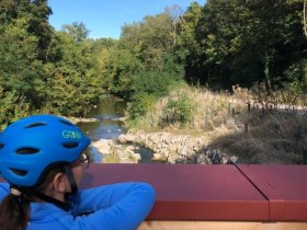 Ausblick von einer der zahlreichen Br&uuml;cken &uuml;ber die Triesting, &copy; Wienerwald Tourismus GmbH